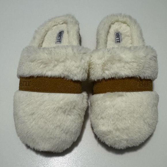 Born Shoes - Born Plush White and Brown Faux Fur Slippers Size M(7-8)